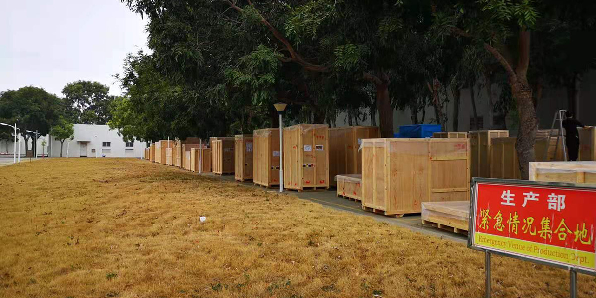 某企業設備國內防雨木箱包裝作業